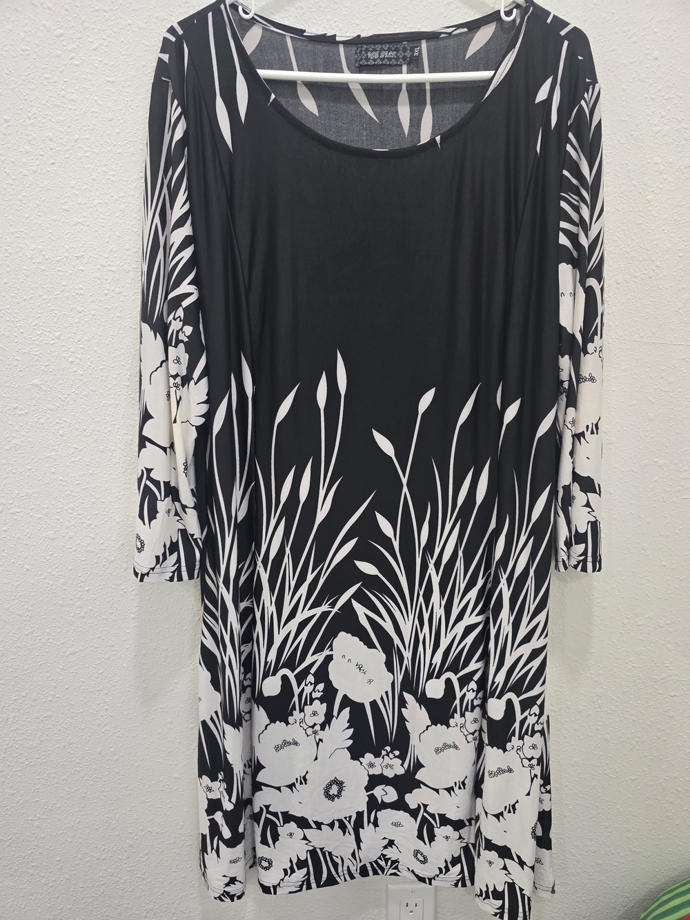 Black & White Floral Shift Dress - Women's